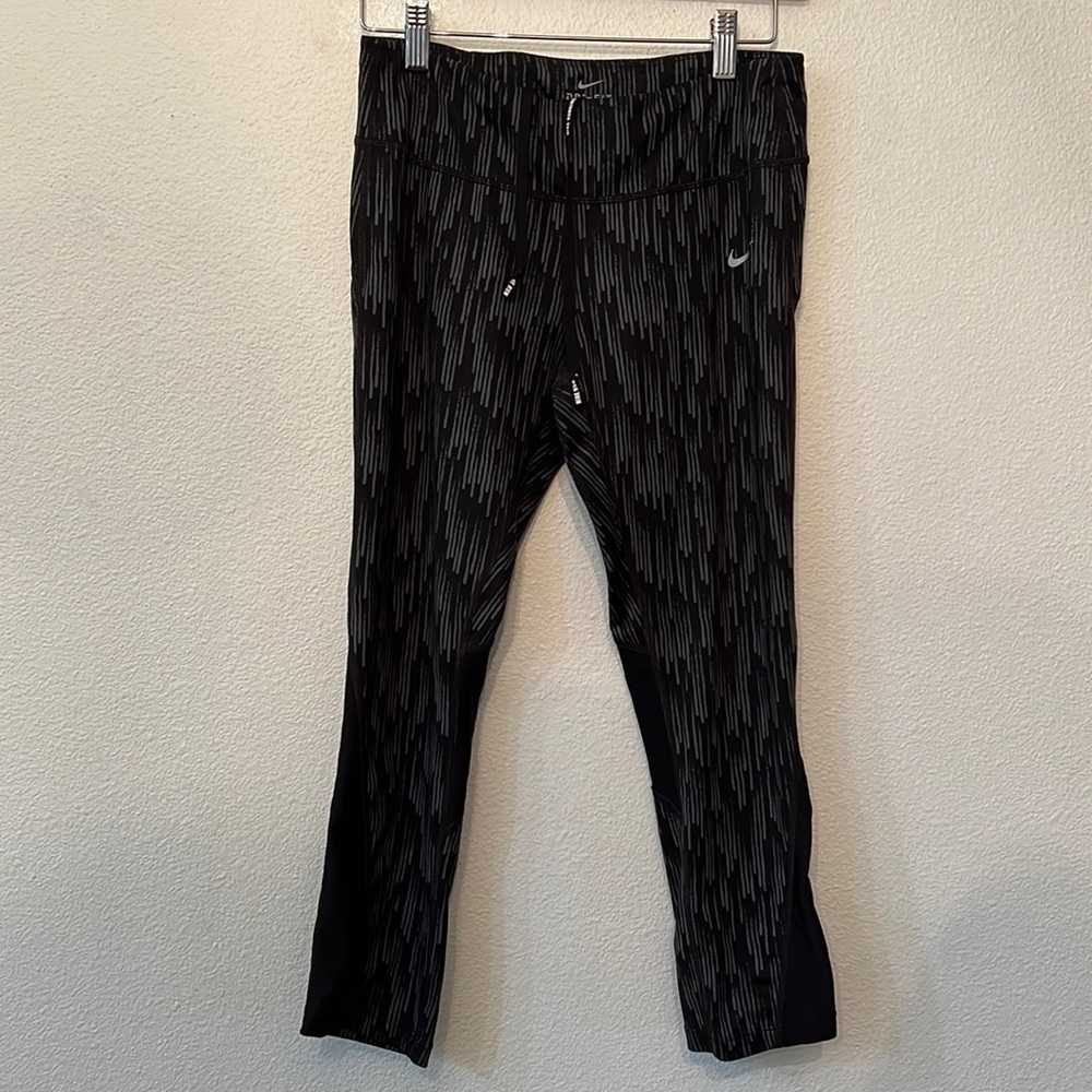 //NIKE// Dri Fit Crop Leggings